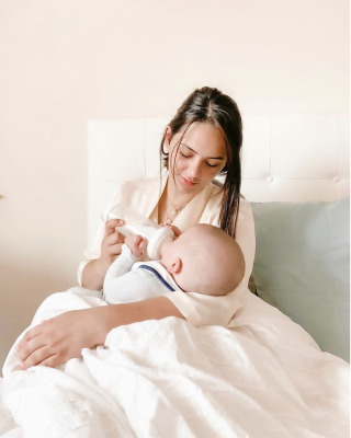 Nouer des liens avec bébé grâce à l’allaitement au biberon